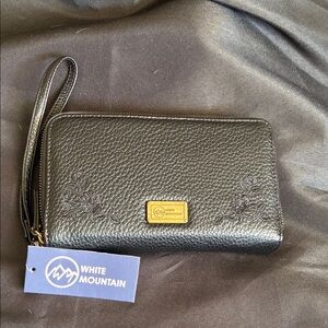 White Mountain Black Pebbled Leather Wristlet with Gold Plaque